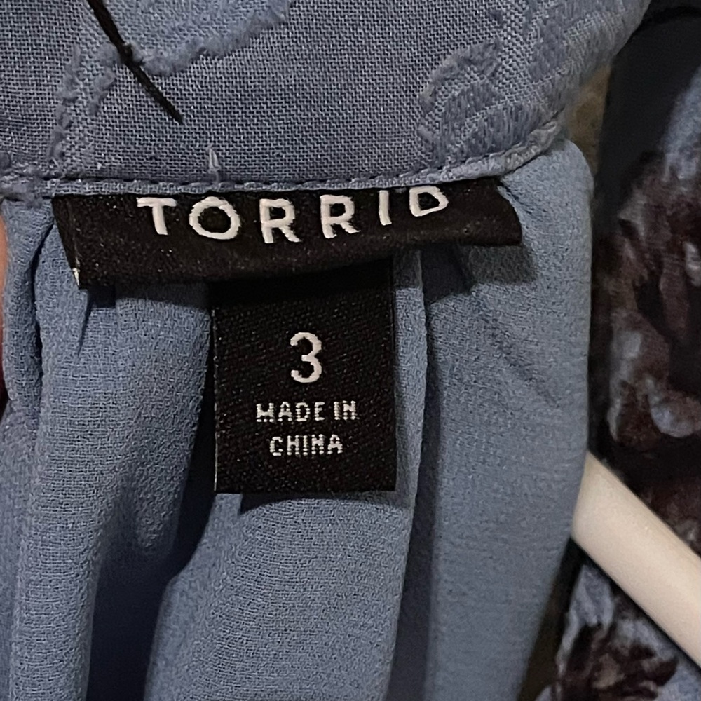 Torrid sleeveless blouse. Only wore a couple times.